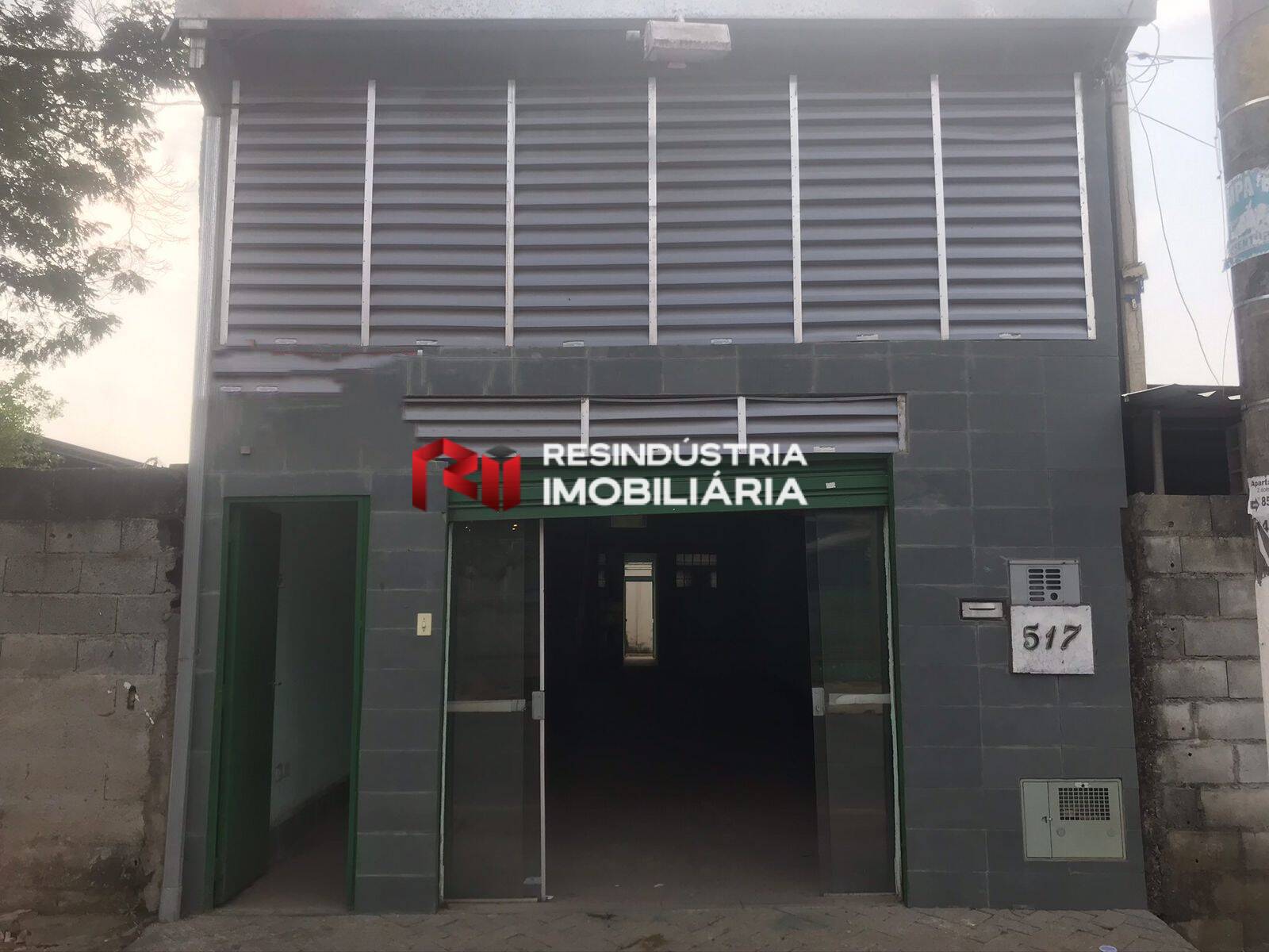 Salão comercial 150 m² em Santana Parnaíba, SP.