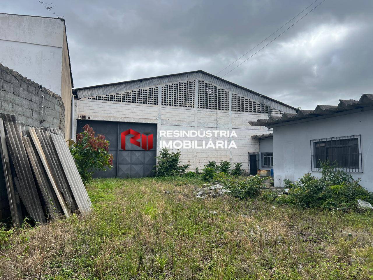 Galpão de 1.327 m² Venda em Barueri-SP.