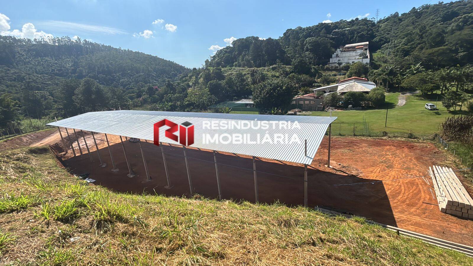 Galpão Locação 1.600 m² com patio em Santana de Parnaíba, SP