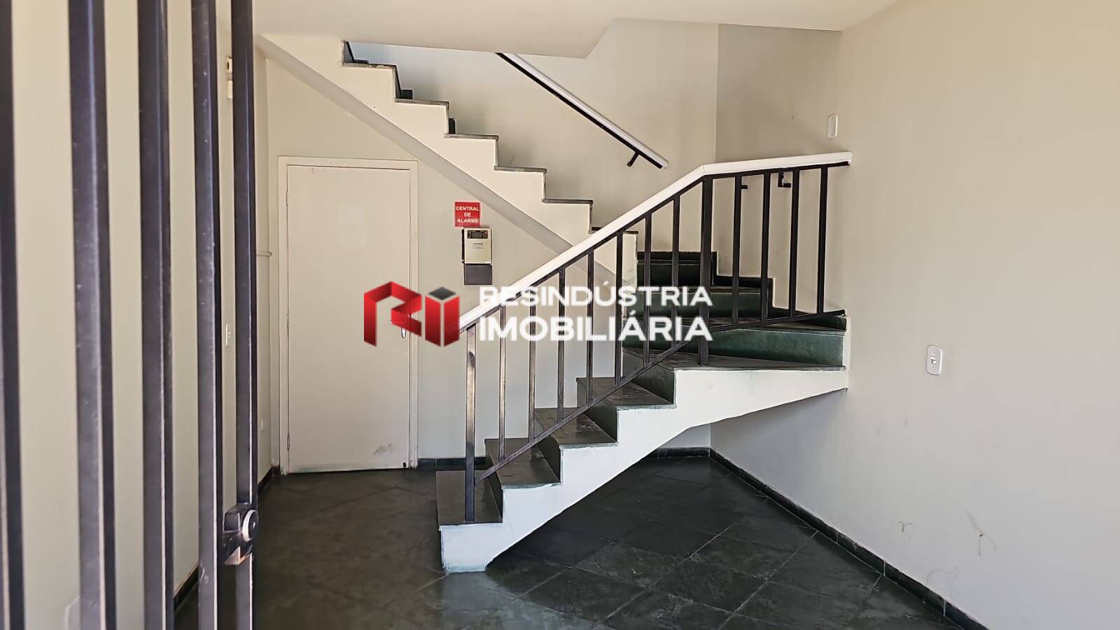 Depósito-Galpão-Armazém para alugar, 1280m² - Foto 9