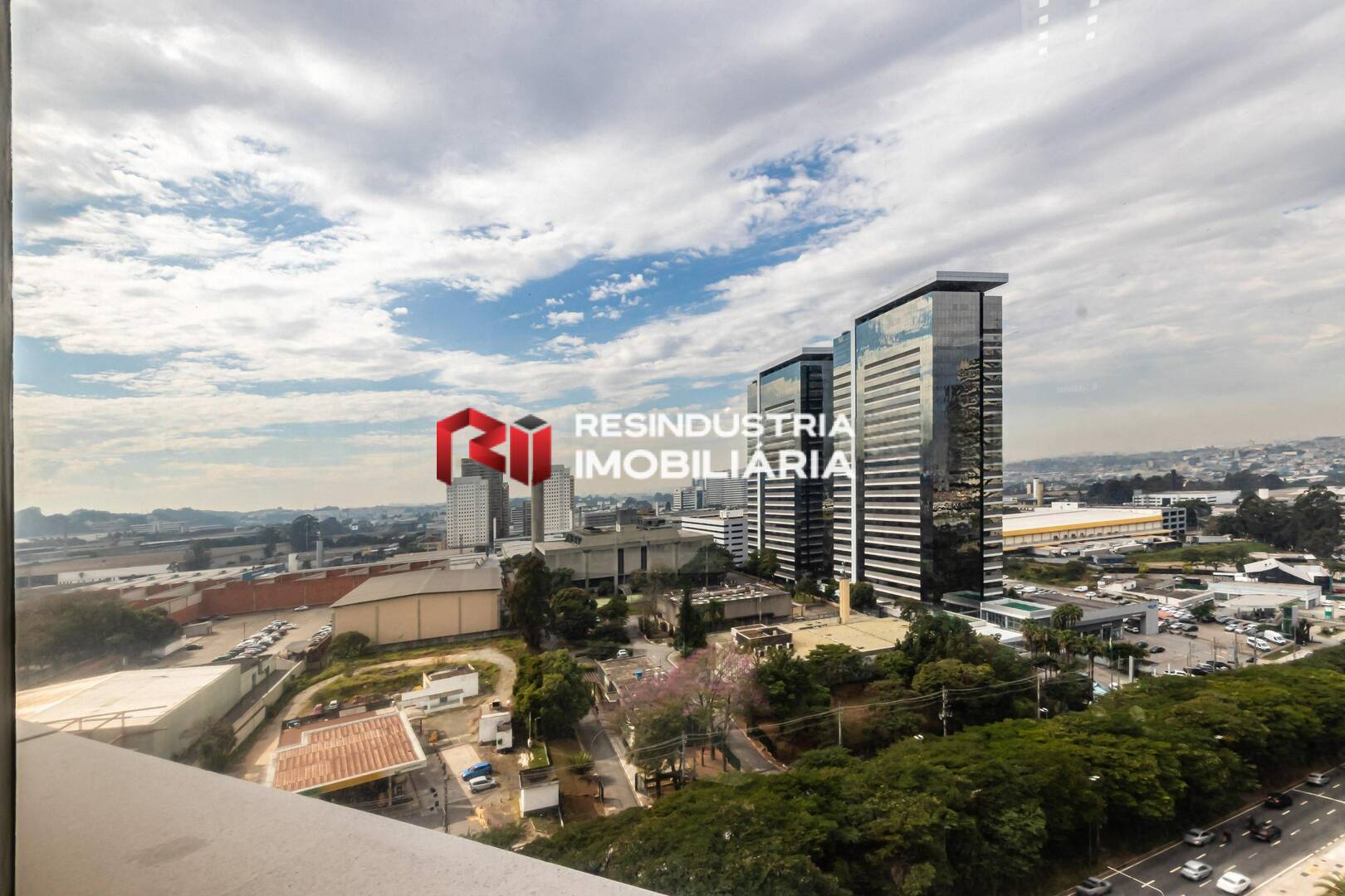 Conjunto Comercial de 180 m² em Alphaville, Barueri, SP.
