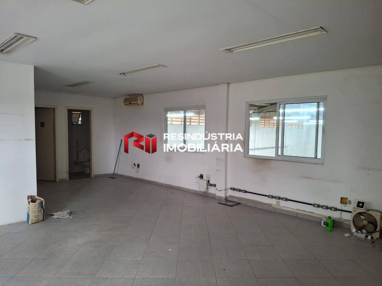 Depósito-Galpão-Armazém para alugar, 650m² - Foto 7
