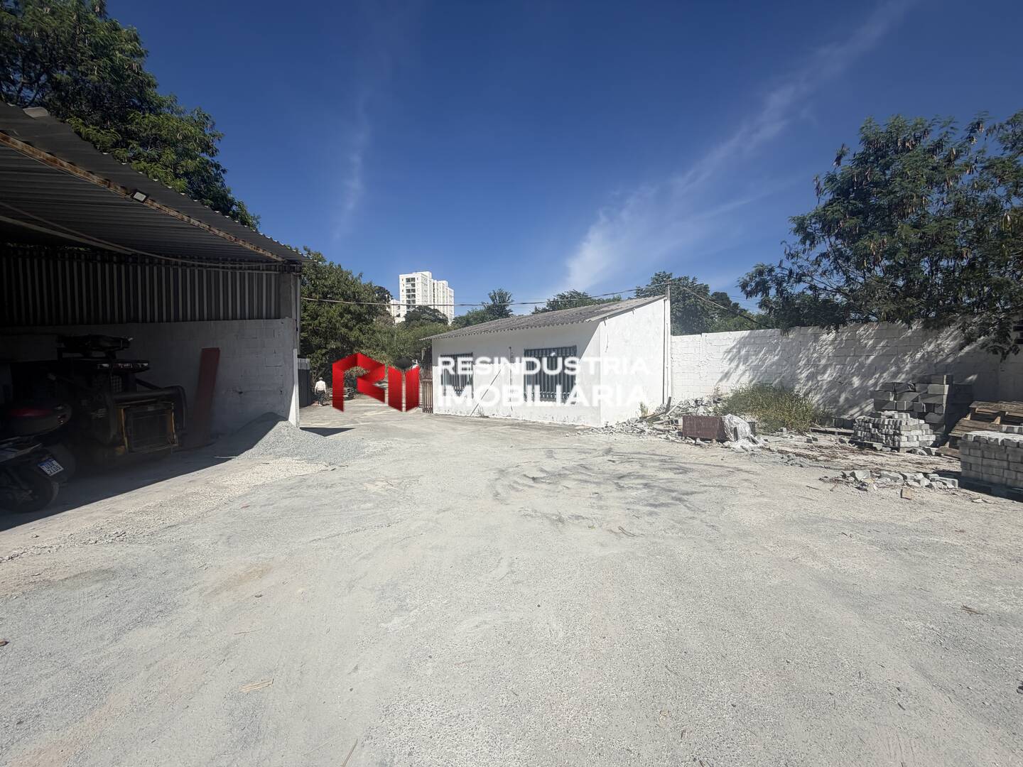 Terreno com Barracão 1.300 m² Locação Santana de Parnaiba, SP.