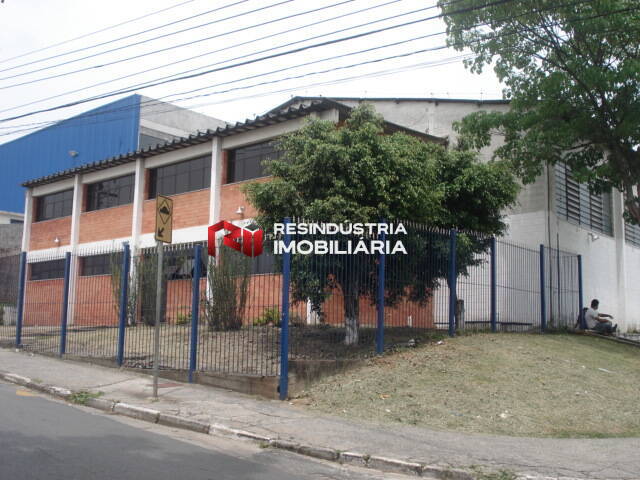 Galpão de 818 m² para Locação em Barueri - SP .