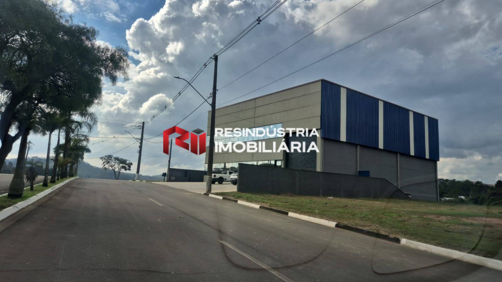 Galpão Condomínio Fechado Locação 560 m² em Santana de Parnaíba, SP