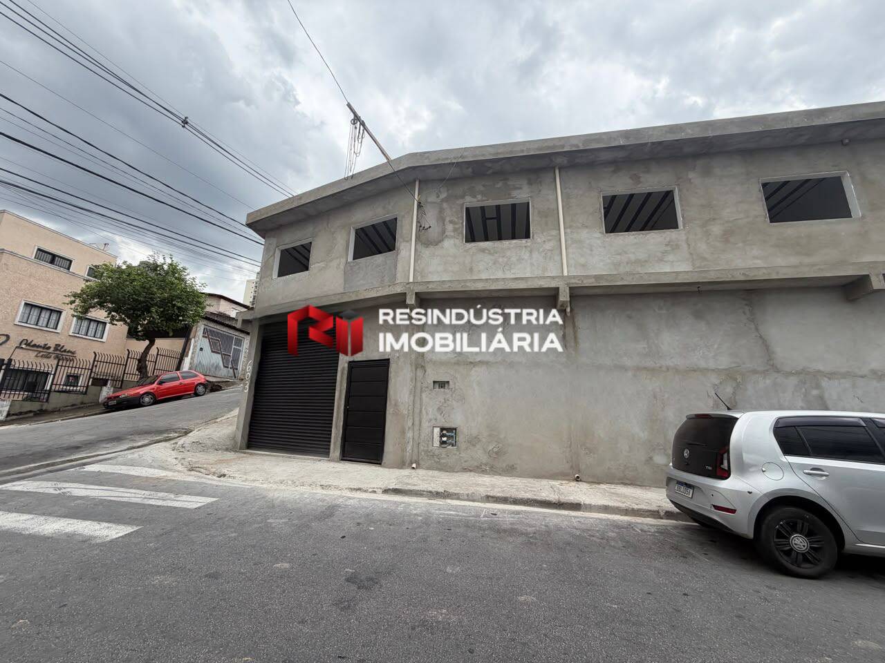 Salão Comercial com 150 m² em Barueri, SP.